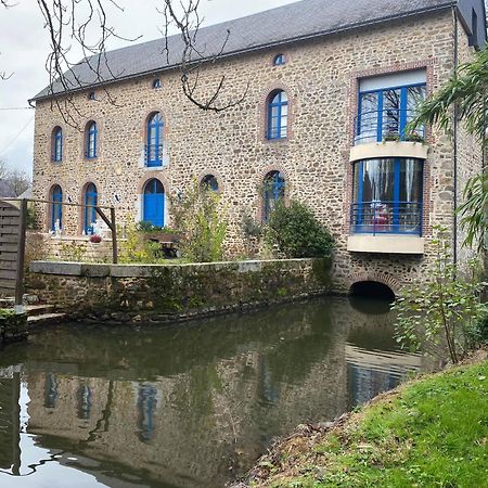 Le Moulin De Meral Montsûrs 外观 照片