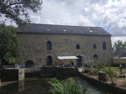 Le Moulin De Meral Montsûrs 外观 照片