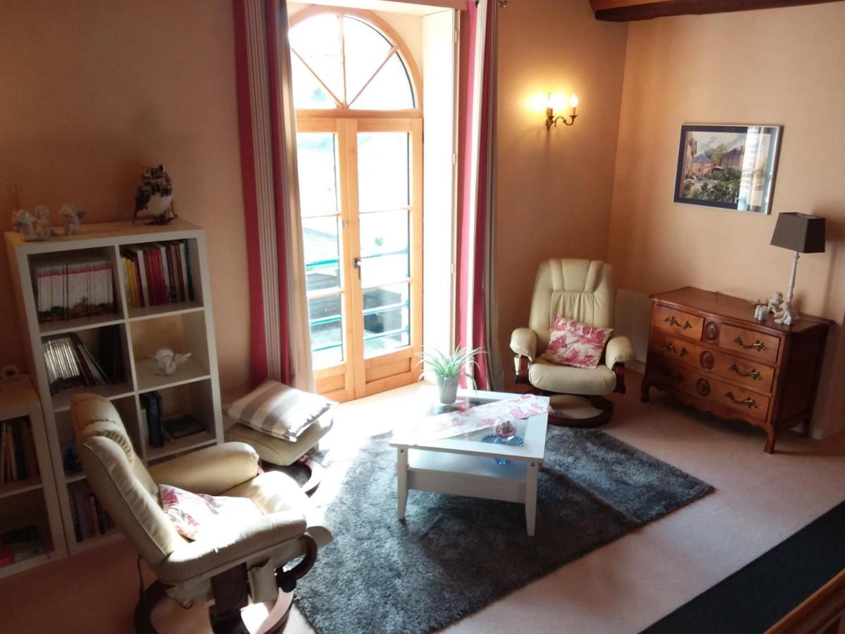 Le Moulin De Meral Montsûrs 外观 照片
