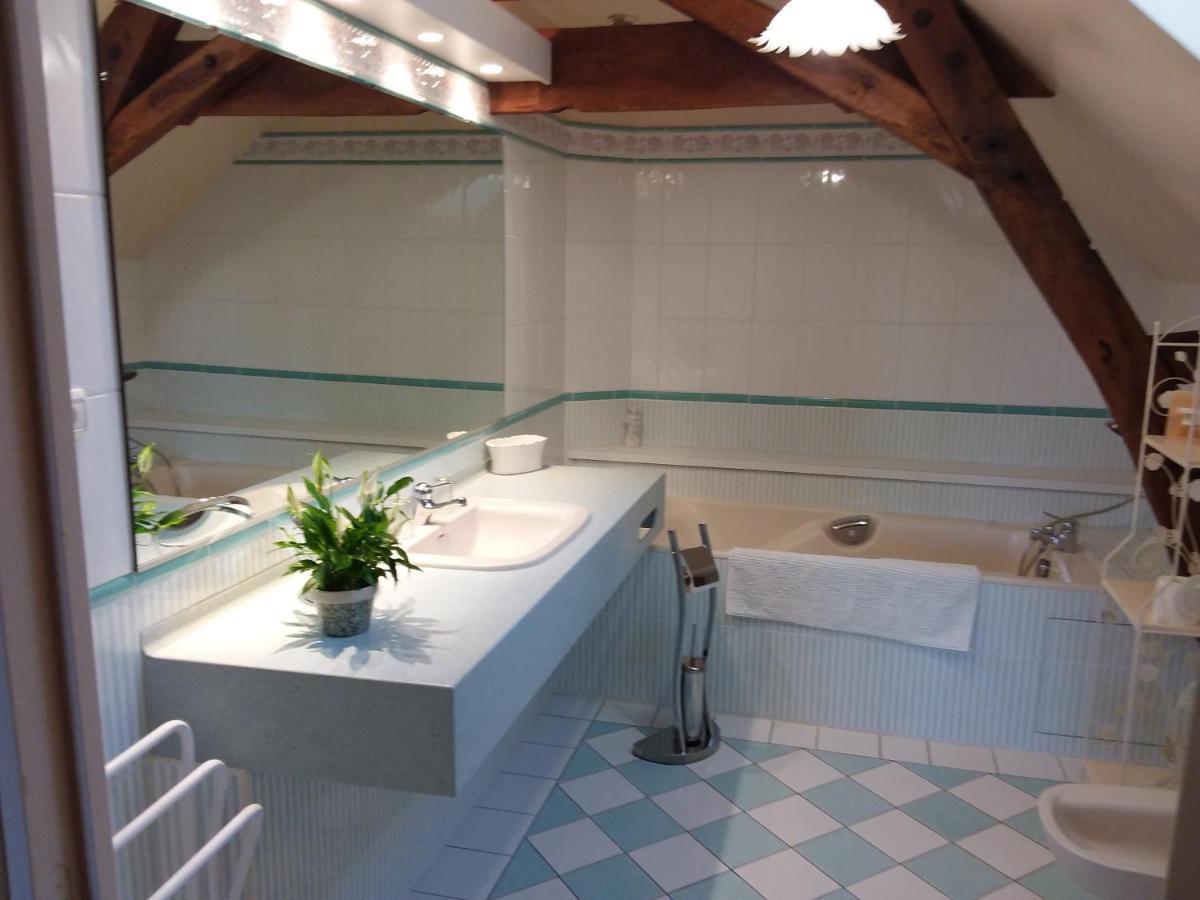 Le Moulin De Meral Montsûrs 外观 照片