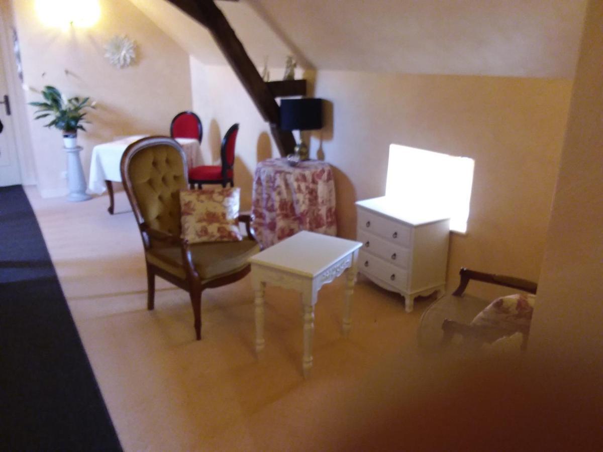 Le Moulin De Meral Montsûrs 外观 照片