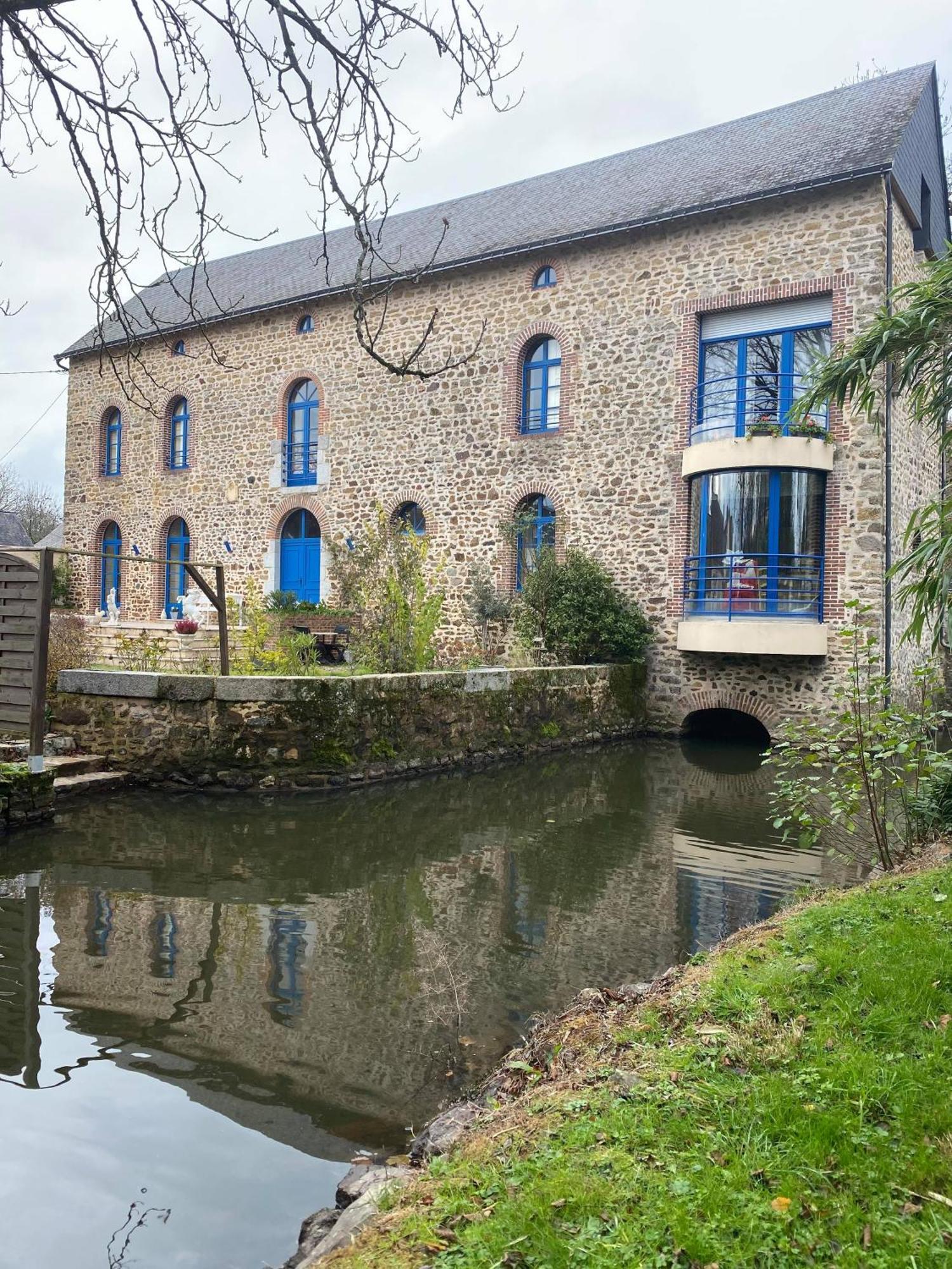 Le Moulin De Meral Montsûrs 外观 照片